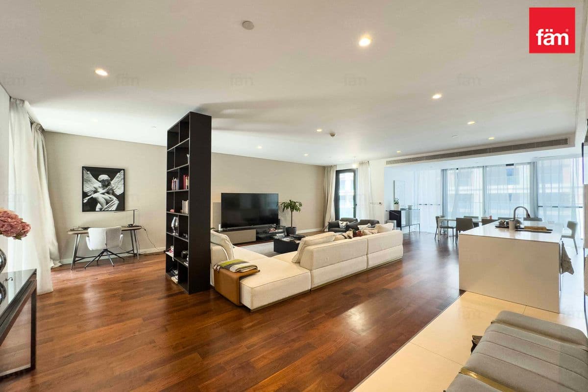 Large Living Space| Garden Terrace | Vacant Soon
