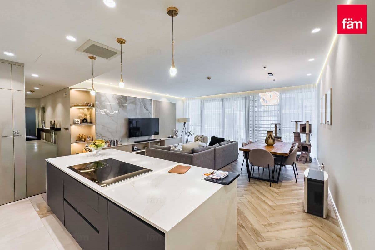 Renovated | Spacious | Bright And Cozy |
