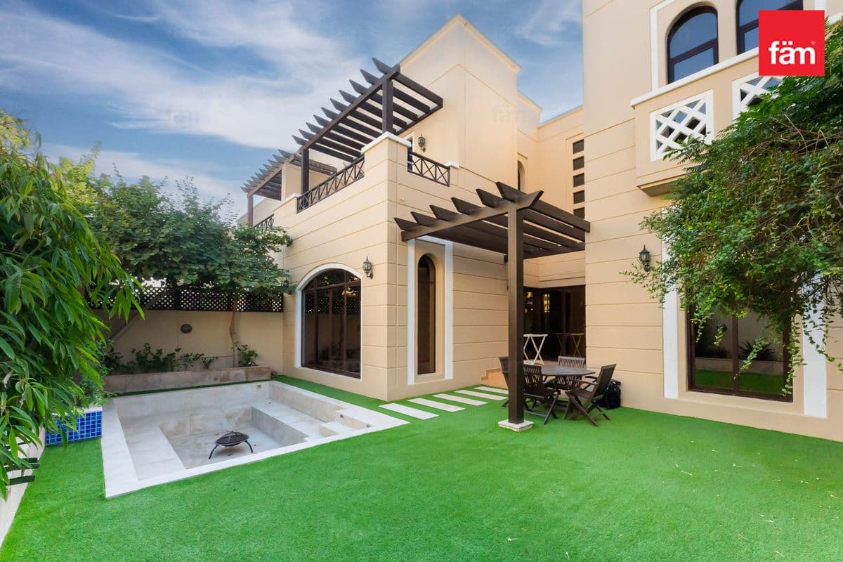 Facing Park | Immaculate Condition | Vot