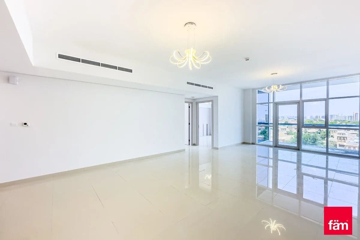 Villa View | Higher Floor | Spacious | Laundry