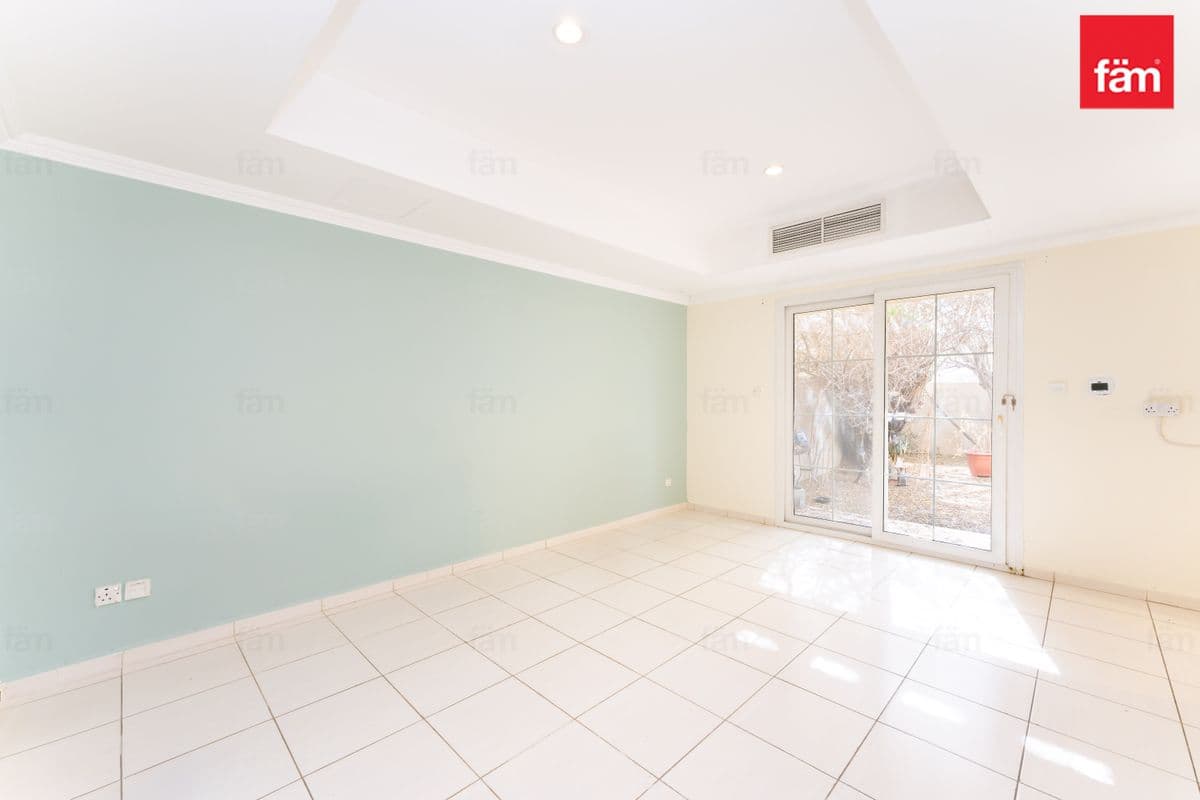 Renovation Opportunity|Vacant|Great Condition
