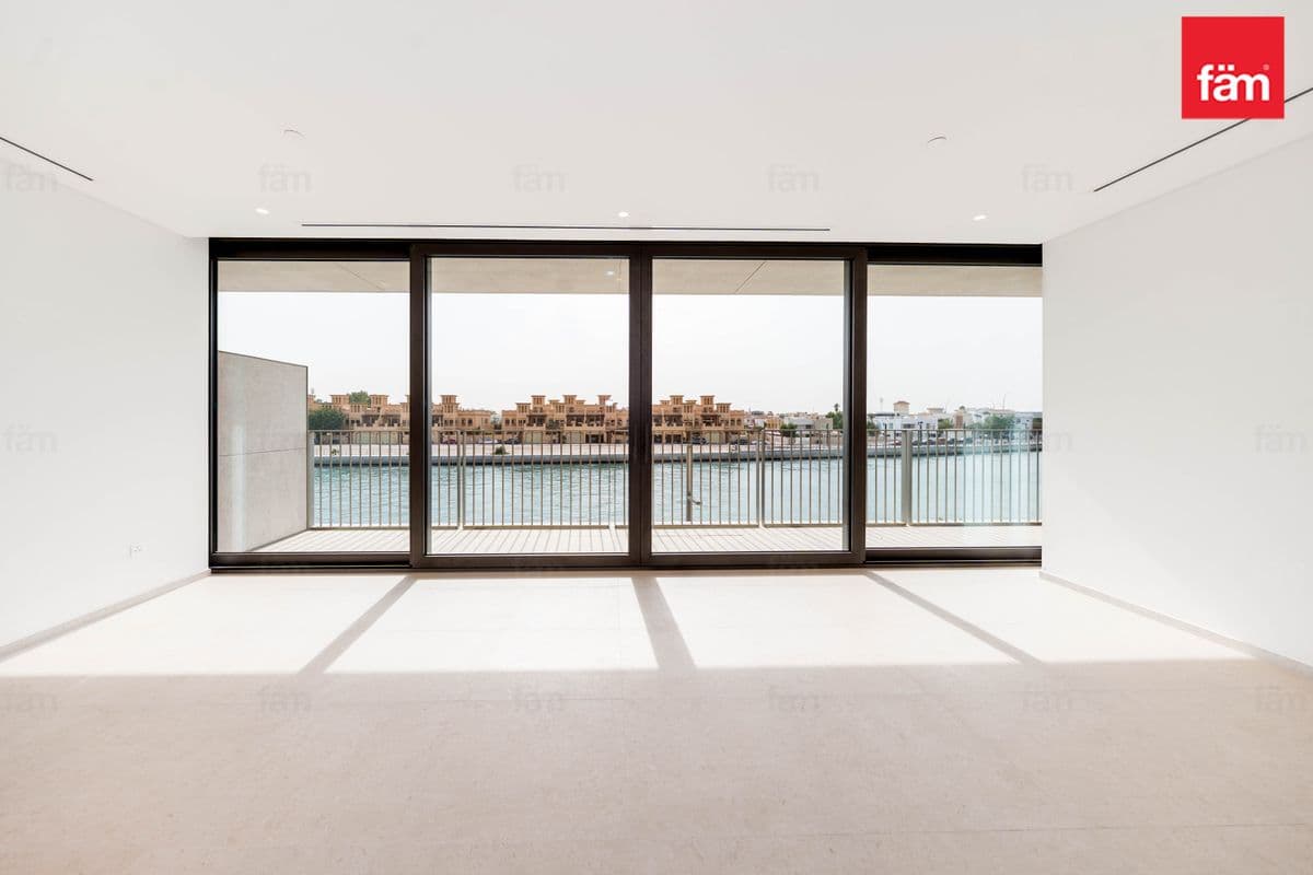 Prime Location - Super Luxury - Full Canal View