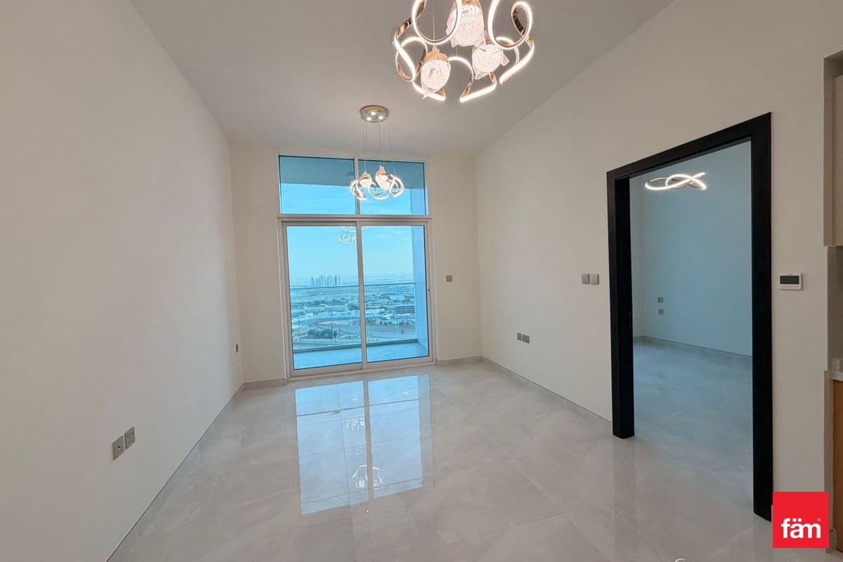 Vacant | Spacious | Unfurnished | 4 Cheques