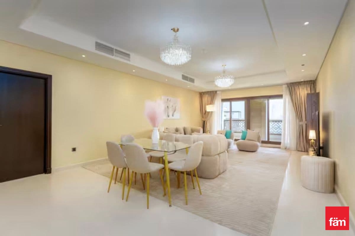 Palm Views /Fully Furnished / Vacant