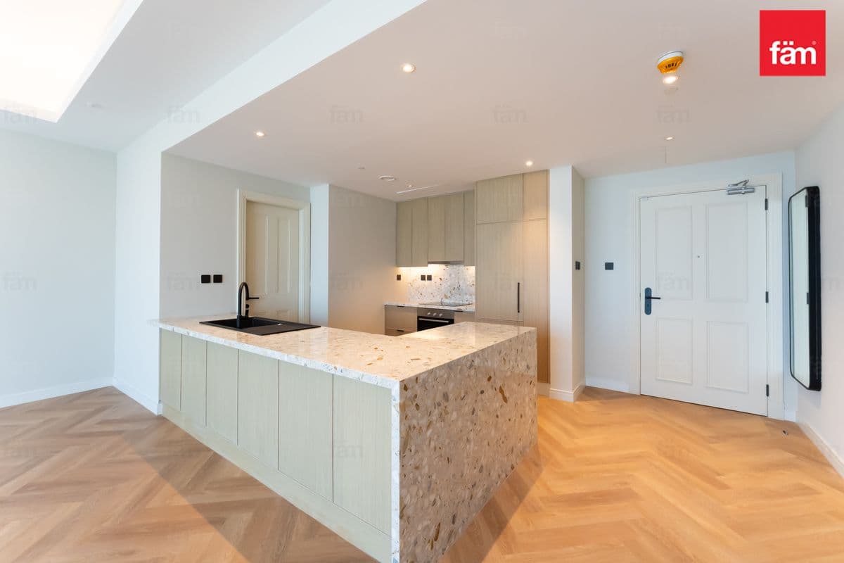 Spacious | Chiller Free | Fitted