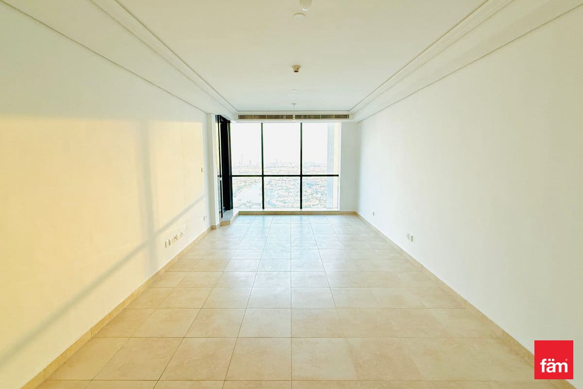 High Floor|Balcony| Vacant Soon