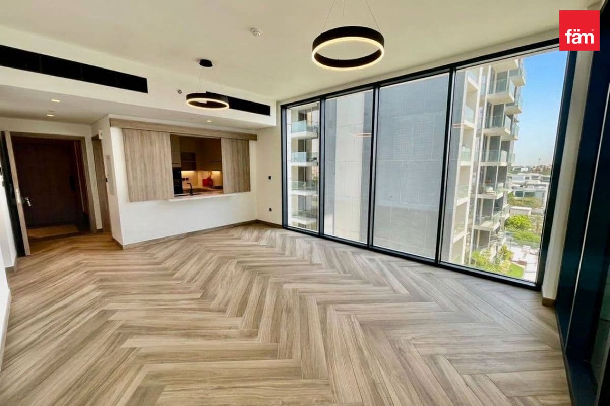 Pool Views| Store| High Floor| Semi-Closed Kitchen