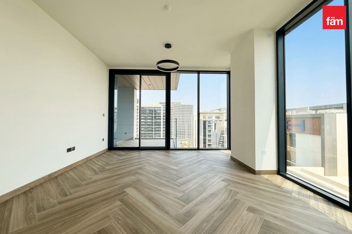 Pool Views| Store| High Floor| Semi-Closed Kitchen