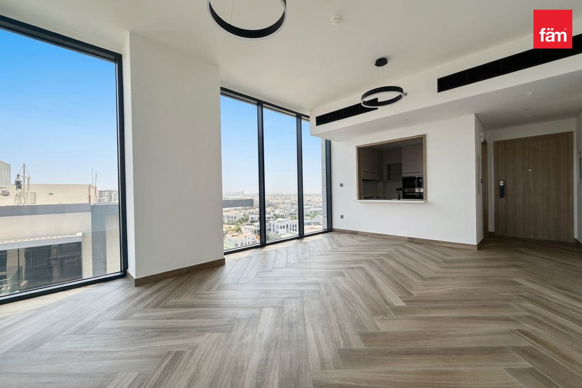 Pool Views| Store| High Floor| Semi-Closed Kitchen