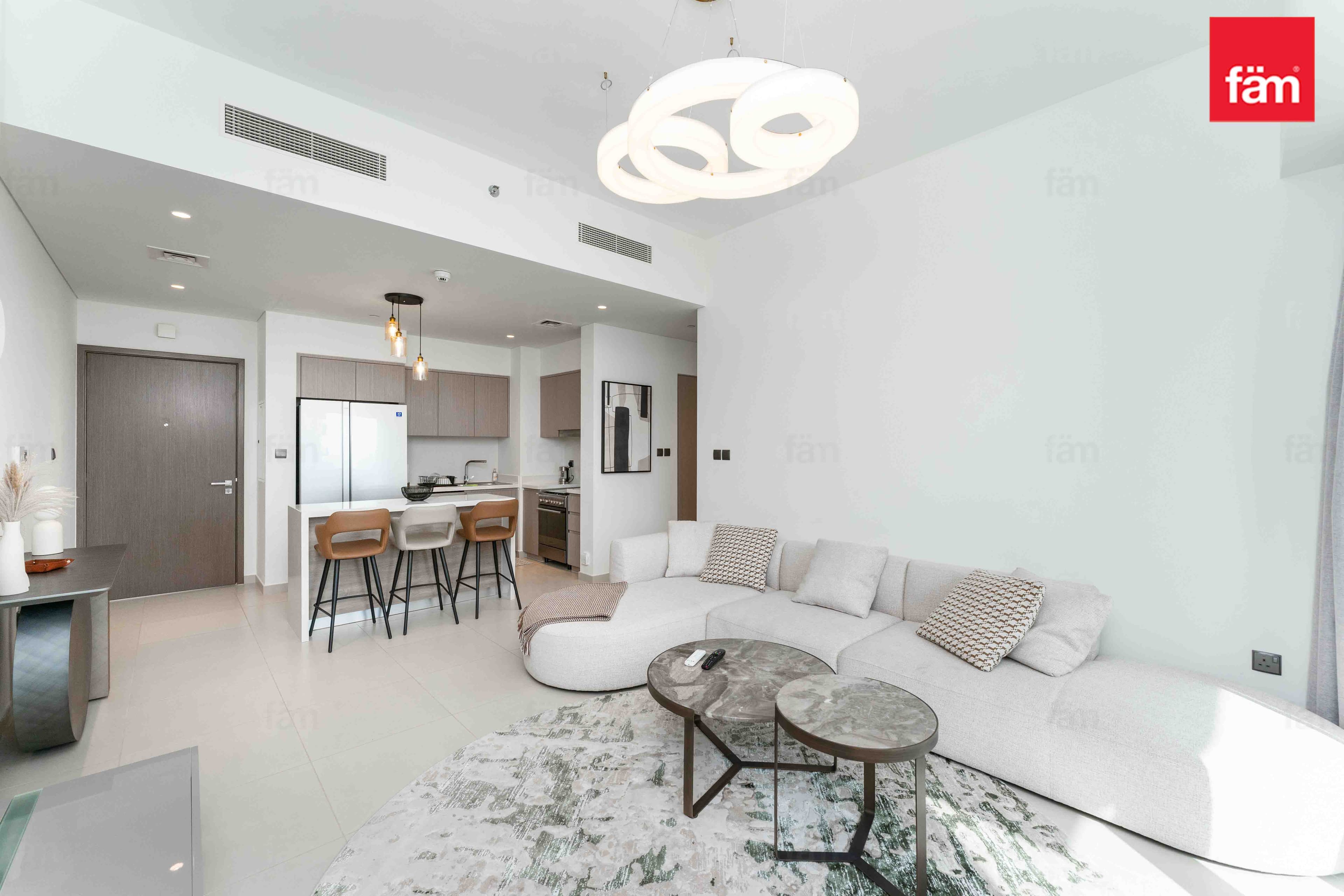 Hig-Floor | Fully-Furnished | Upgraded | Spcious