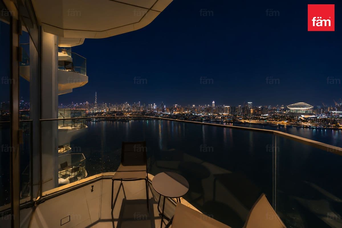 Burj Khalifa And Dubai Creek Views / Vacant