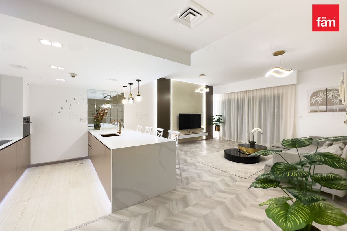 Fully Furnished | Upgraded | Spacious | 6 Cheques