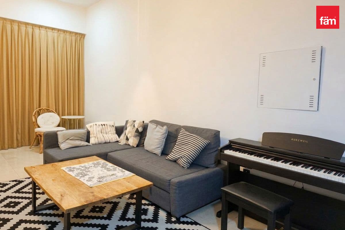 Fully Furnished Corner Unit | High Floor