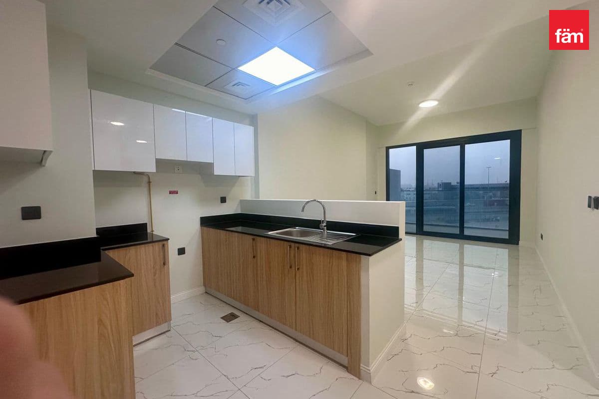 Vacant | Unfurnished | Close To Metro | High Flr