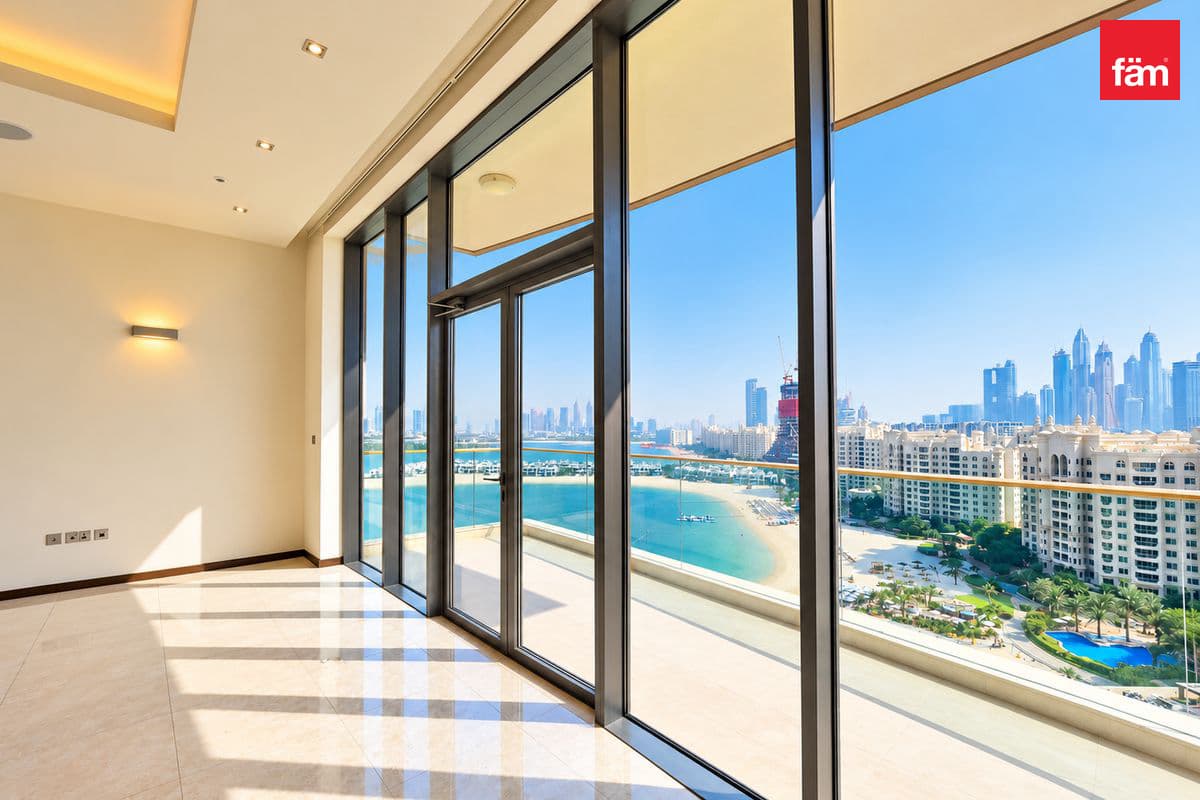 Spacious| Study Room| Sea And Beach Views