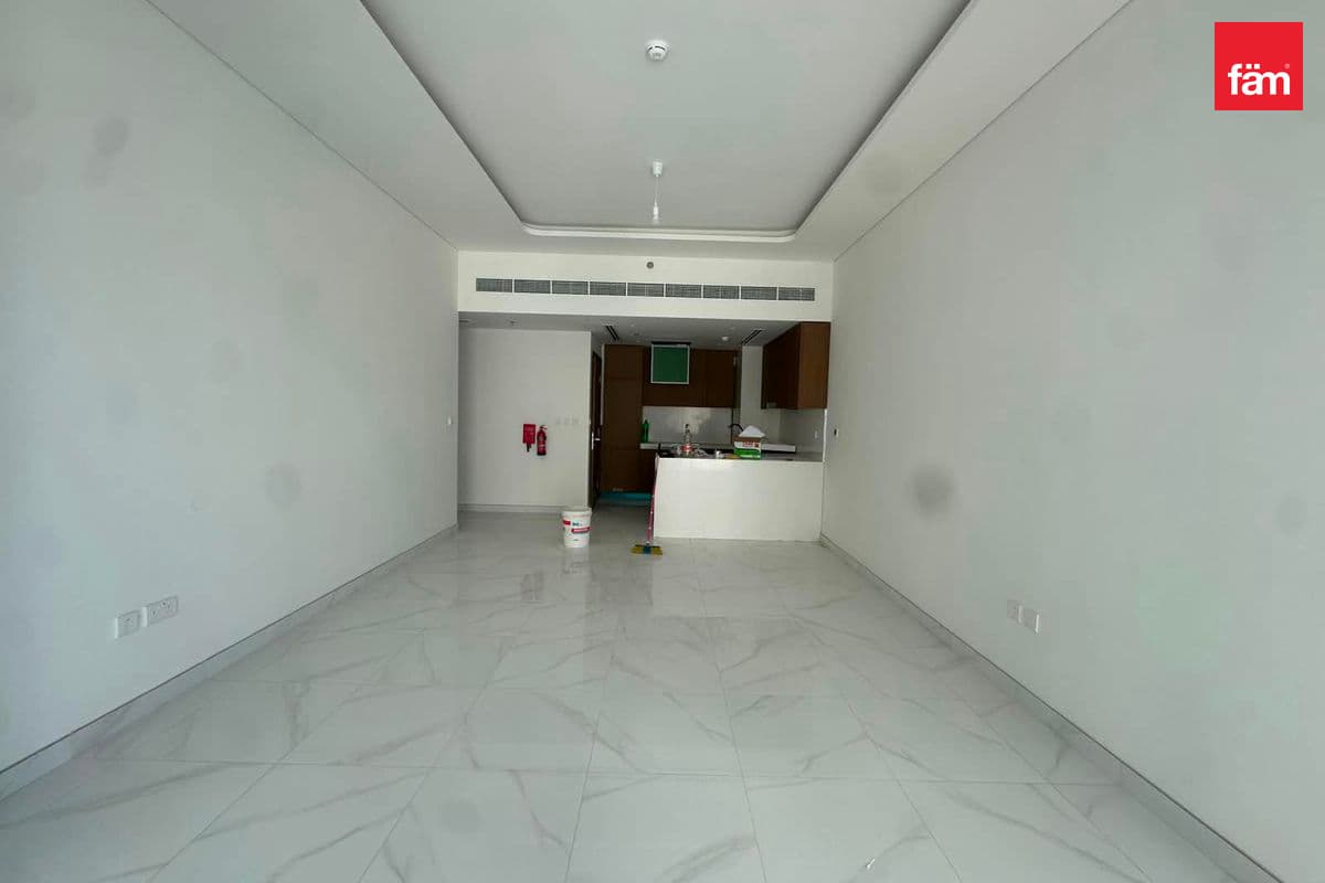 Vacant I Spacious I Pool View | Chiller Free