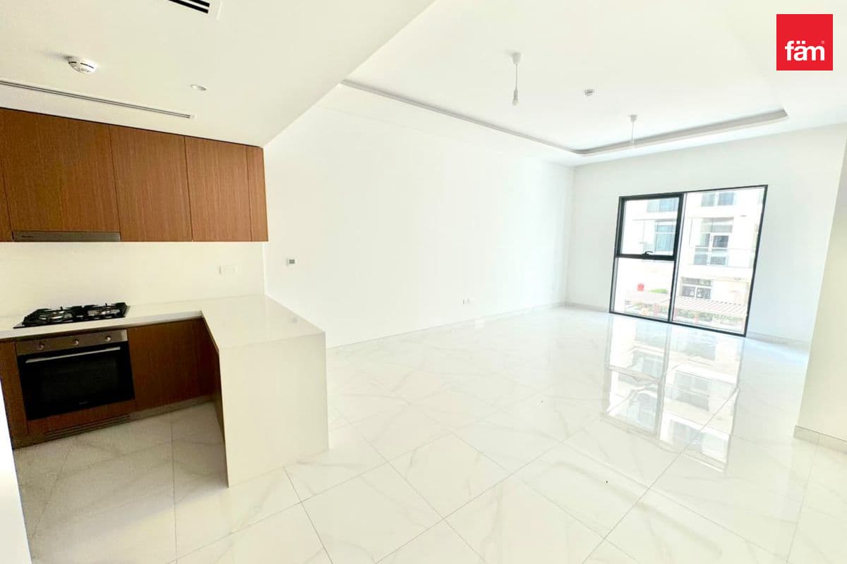 Brand New/ Spacious /Close To Metro