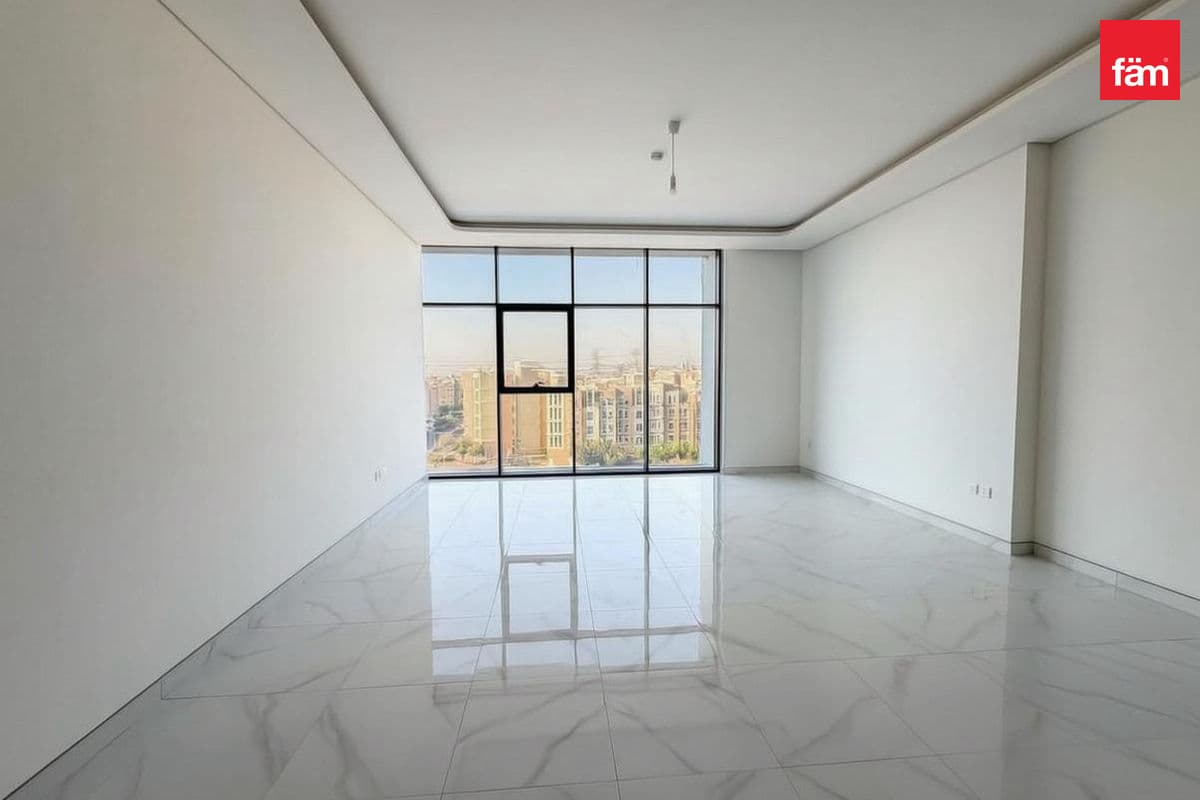 Brand New/Spacious/Close To Metro