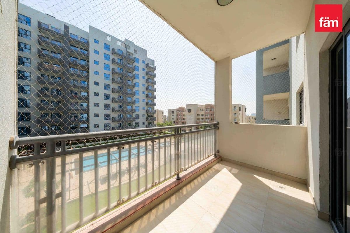 Maid | Laundry | Metro | Vastu | Vacant
