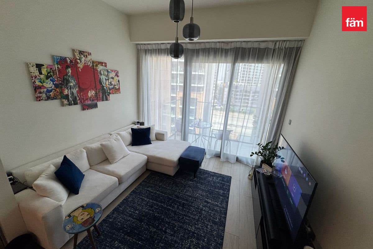 Corner Unit | Unfurnished | Mid Floor