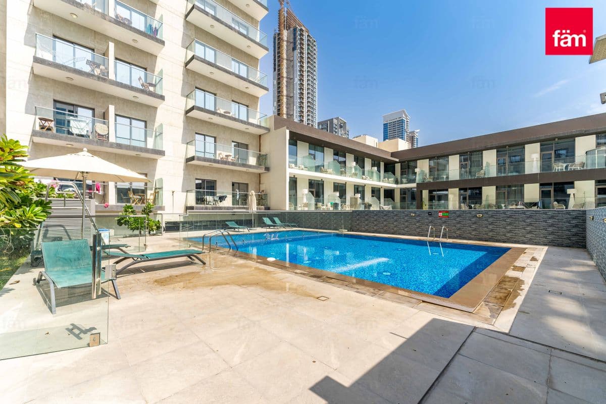 1 Min Circle Mall | Fully Furnished | Flexbile Chq