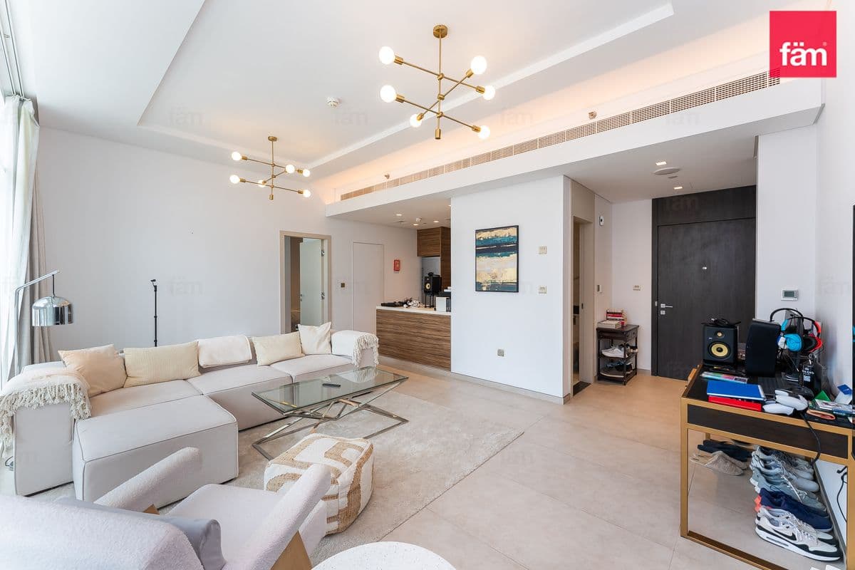 2 Parkings | Spacious 1 Bed | High Floor