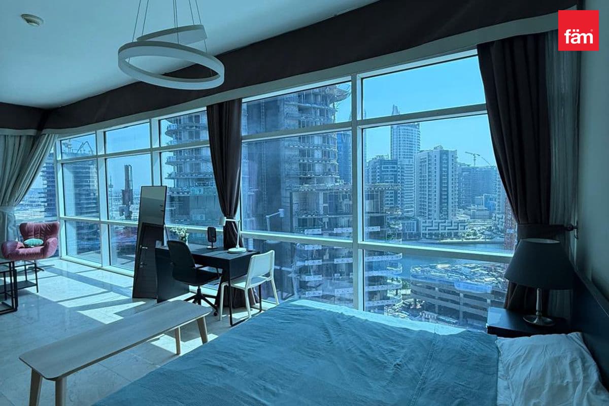 Spacious Studio | High Floor | Canal View