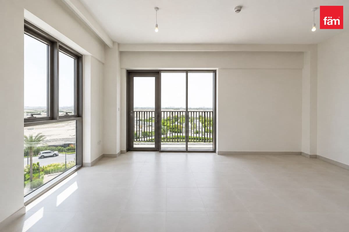 Bright With Natural Sunlight | Corner Unit