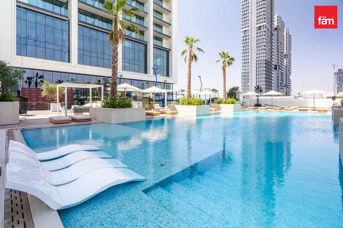 Spacious, Burj Khalifa View, Near Metro