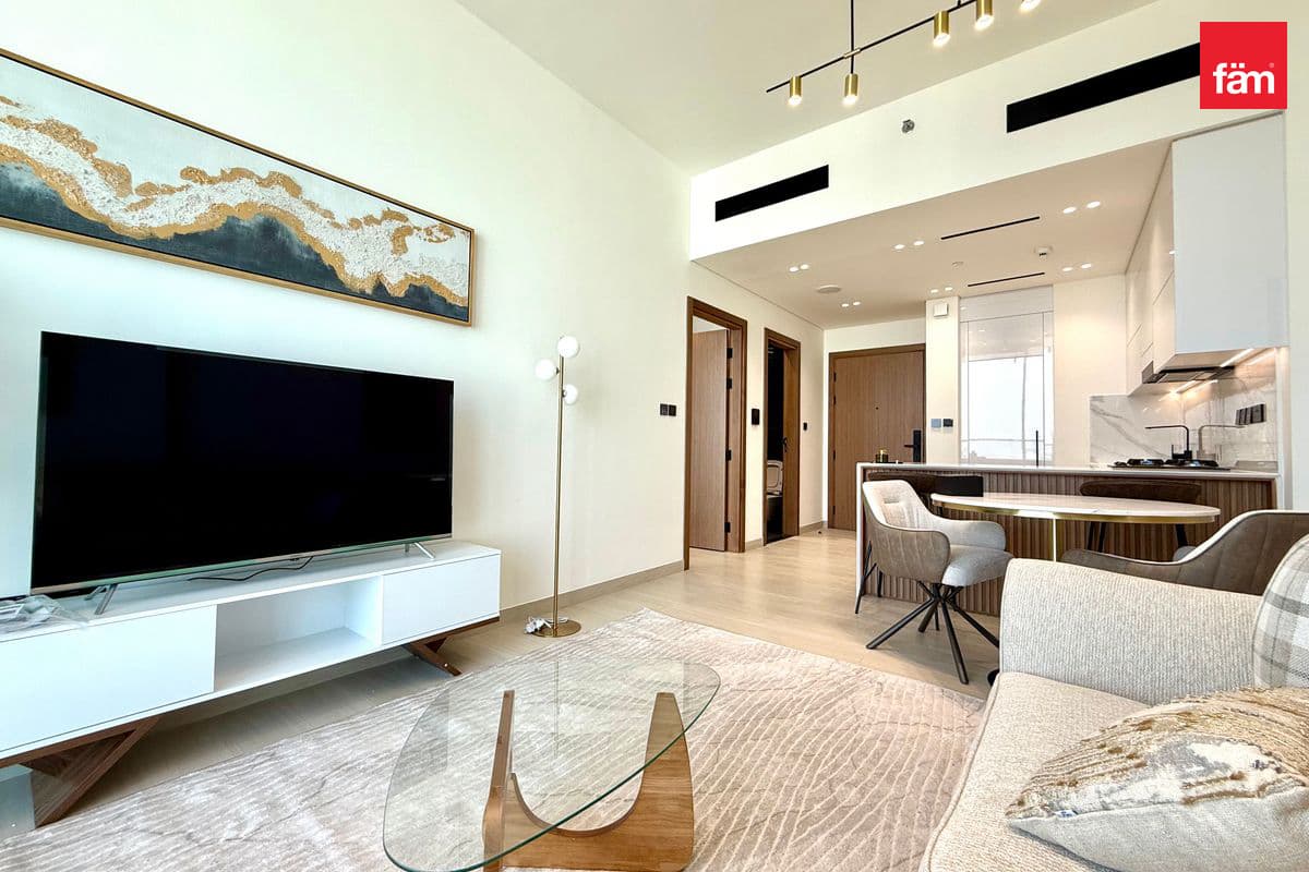 Fully Furnished APT, Prime Location