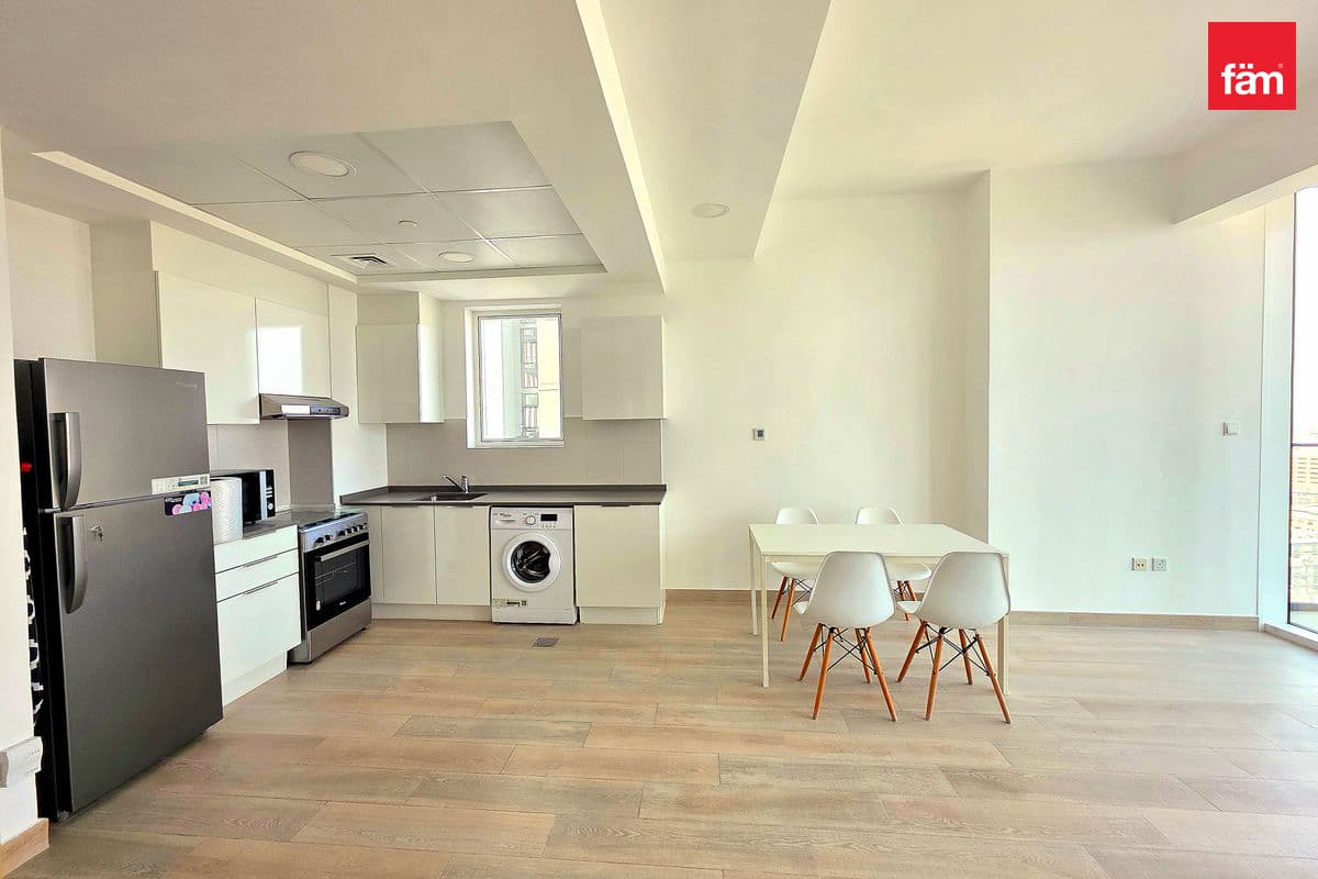 Fitted Kitchen | High Floor | Community View