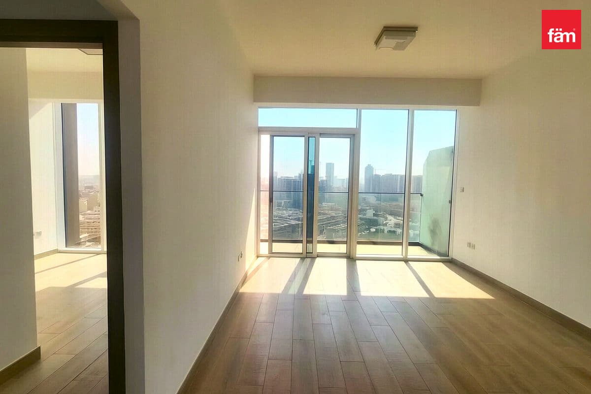Spacious | Higher Floor | Community View
