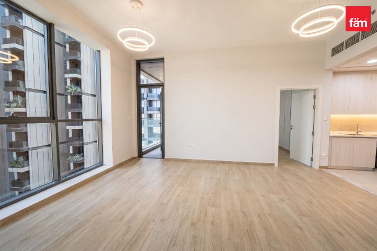12 Cheques | Unfurnished | Vacant