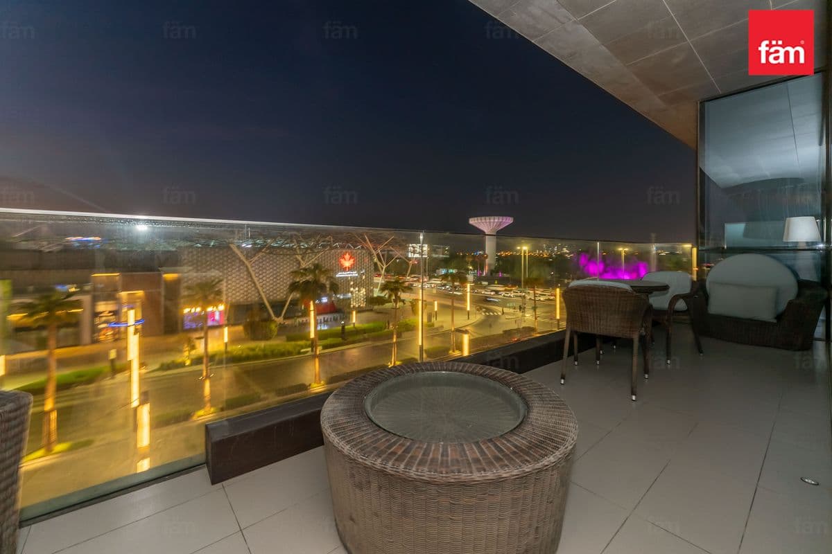 Spacious Layout| Vacant | Furnished