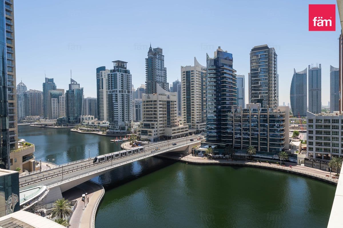 Stylishly Furnished I Beautiful Marina Water Views