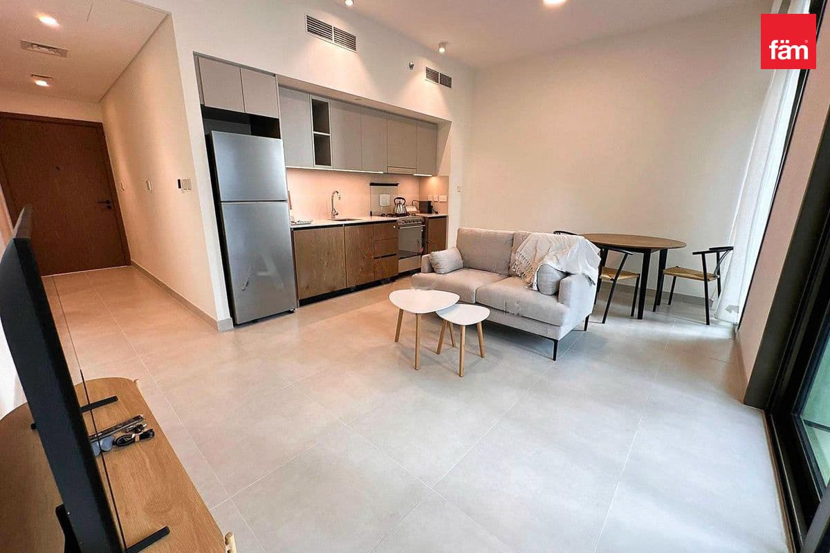 Furnished / Vacant Soon /Low Floor