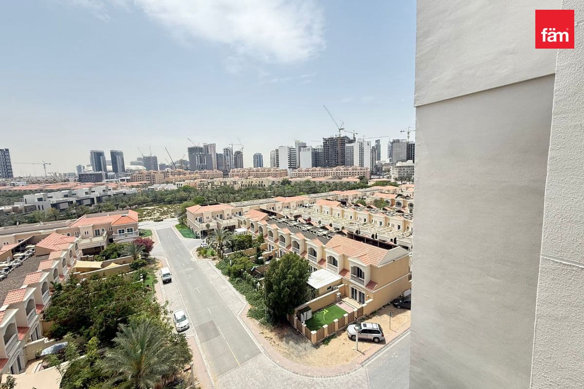 Brand New | 1br | Townhouse View