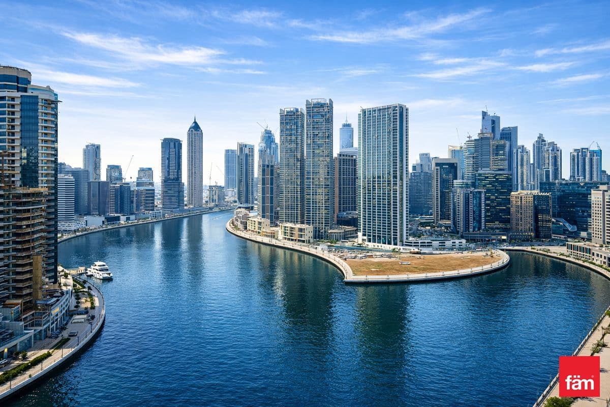 Very High Floor | Full Canal View | 2 Parkings