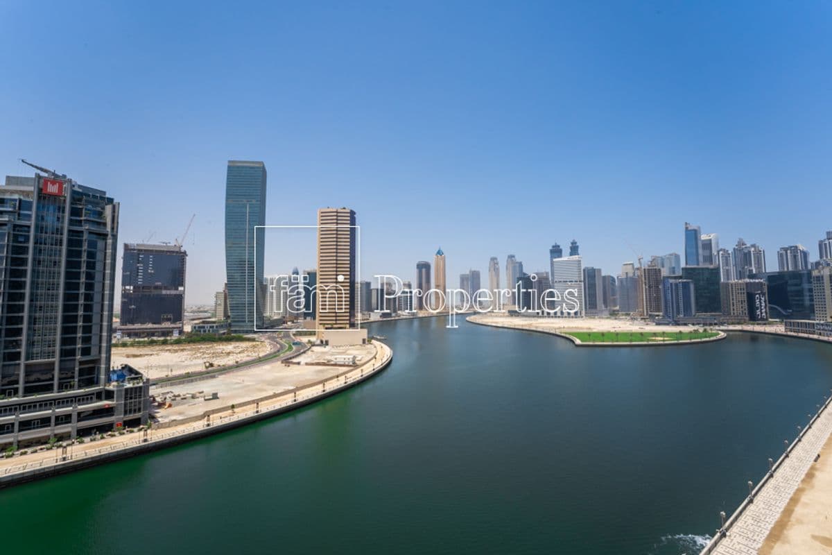 Corner 2br | Full Canal View | 3 Balconies