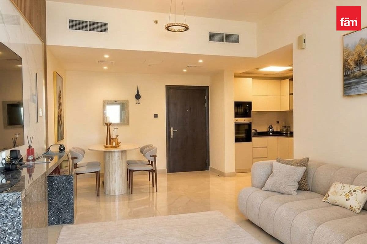 Fully Renovated | Furnished | By Circle Mall | Vot