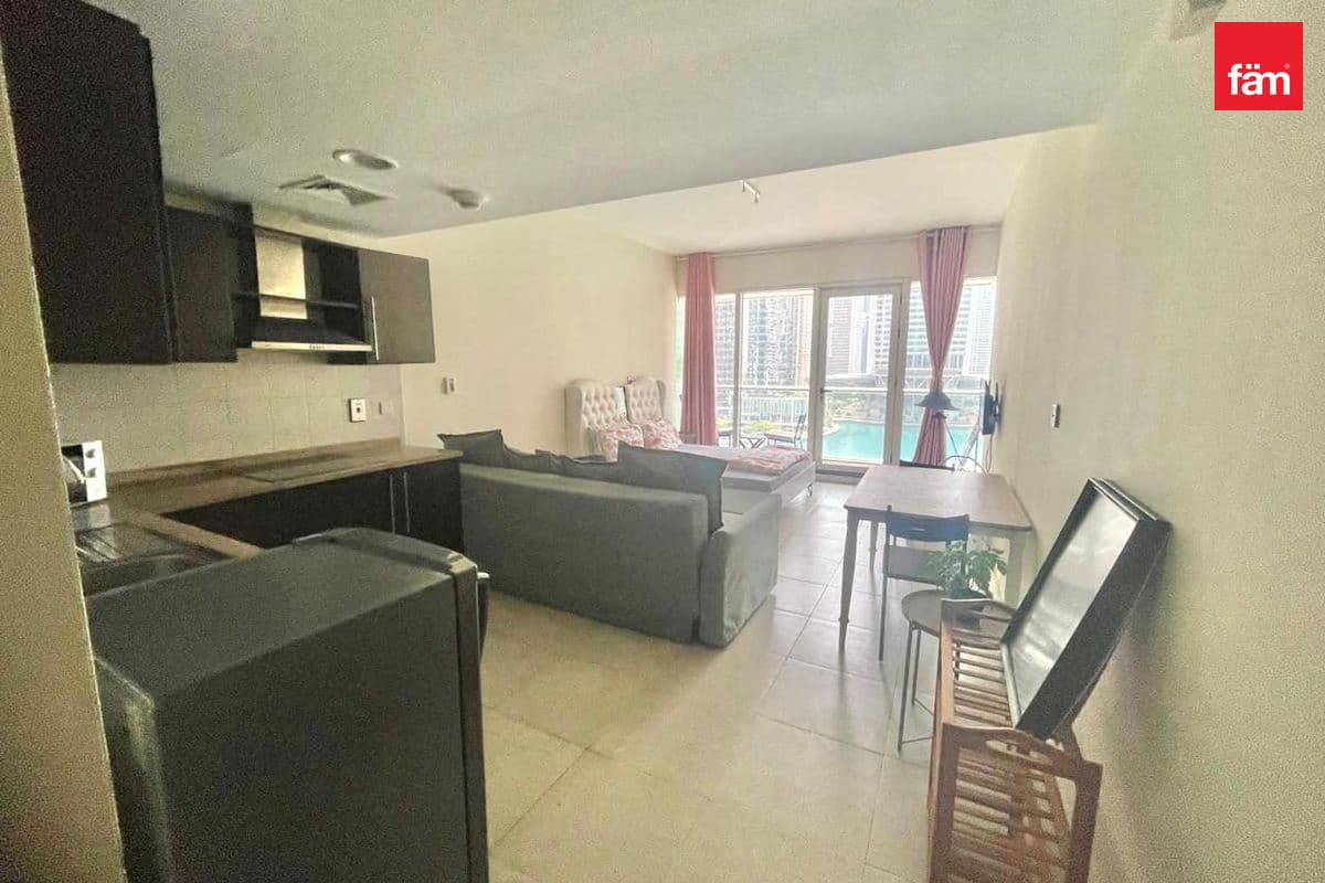 Furnished I Lake View I Prime Location