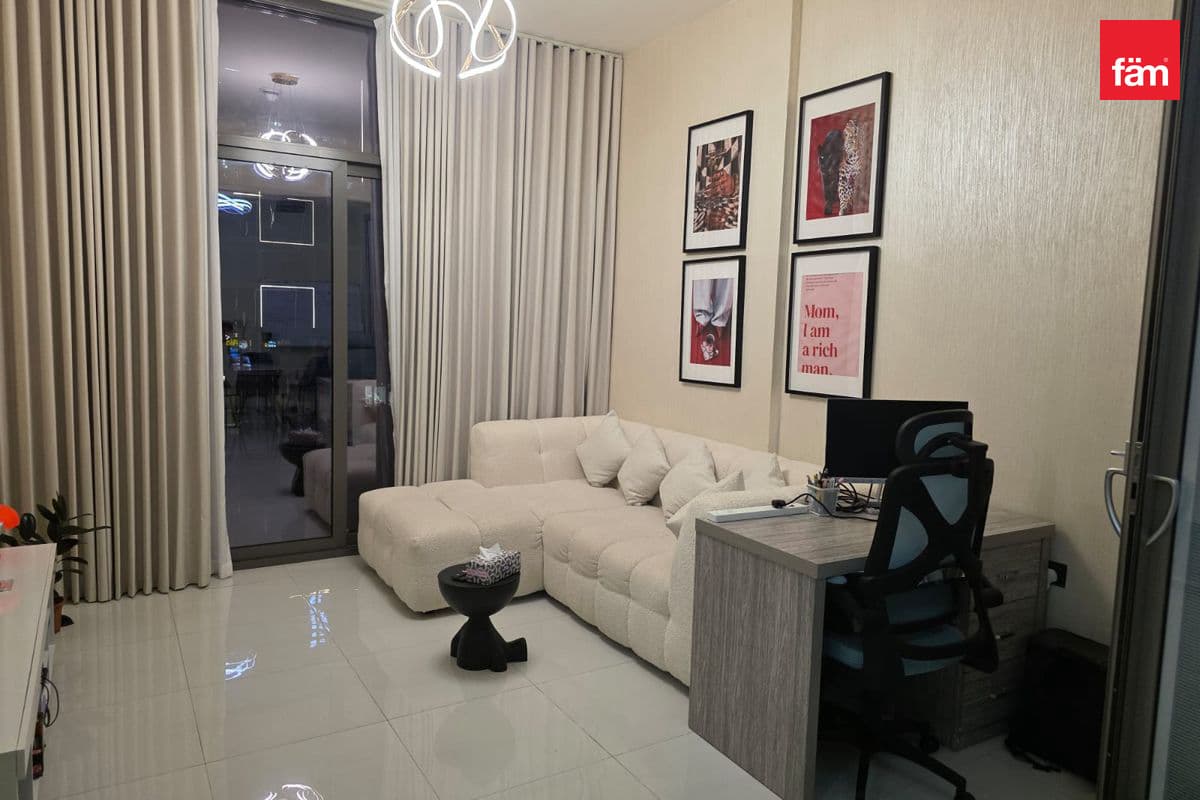 Vacant | Furnished | Boulevard View