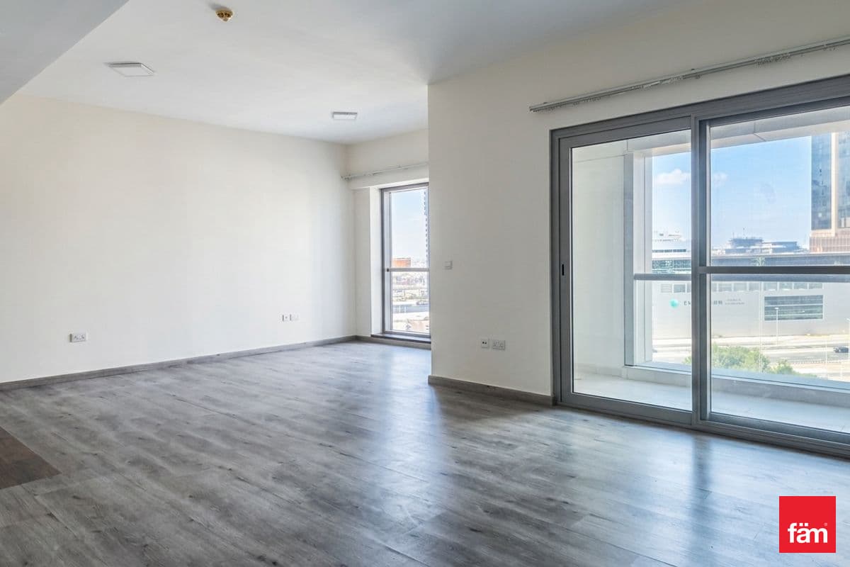 Bright And Spacious 1 Open View 1 3br + Maids