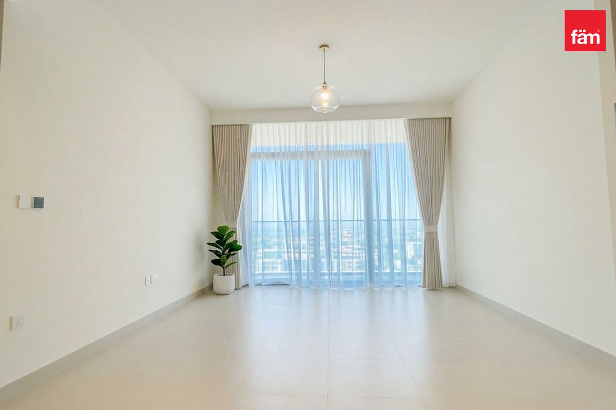 Luxury Golf Course Living | Brand New} Ready