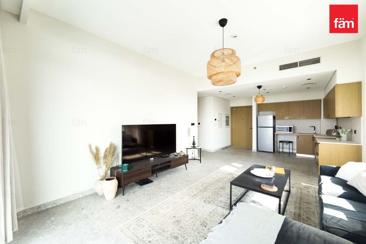 Huge Layout | Furnished | Corner Unit