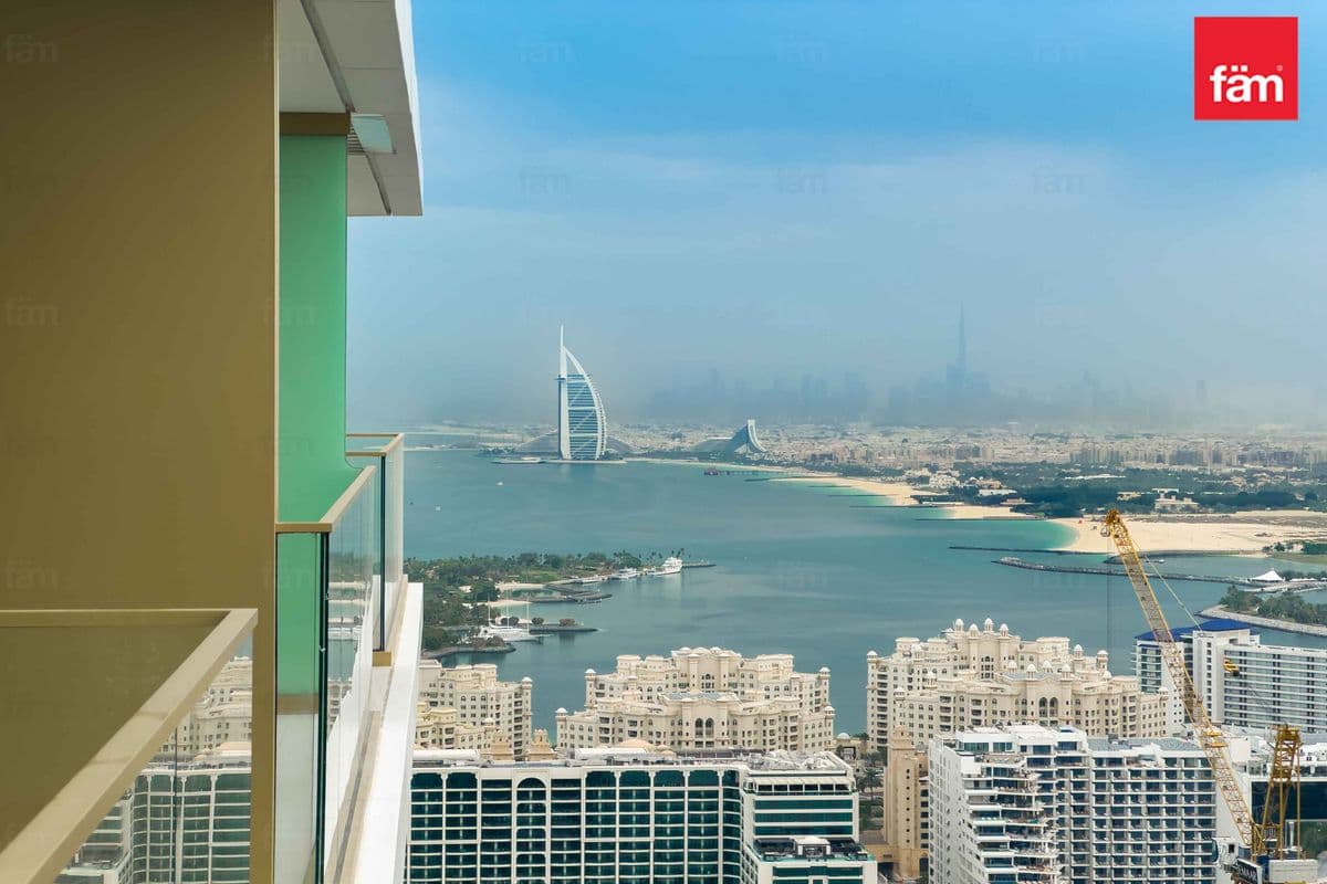 Marina Skyline View | Top Floor | Private Beach