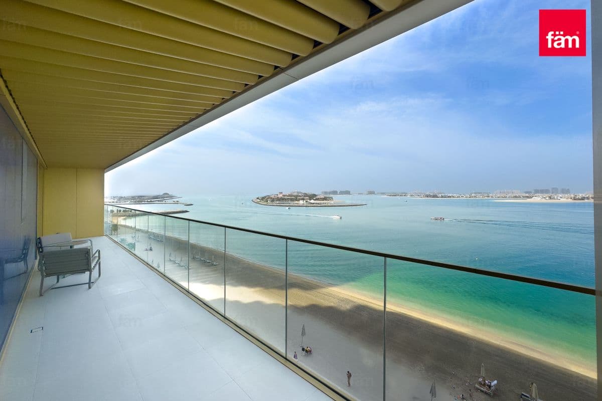 Beachfront Living | Full Palm View | Large Layout