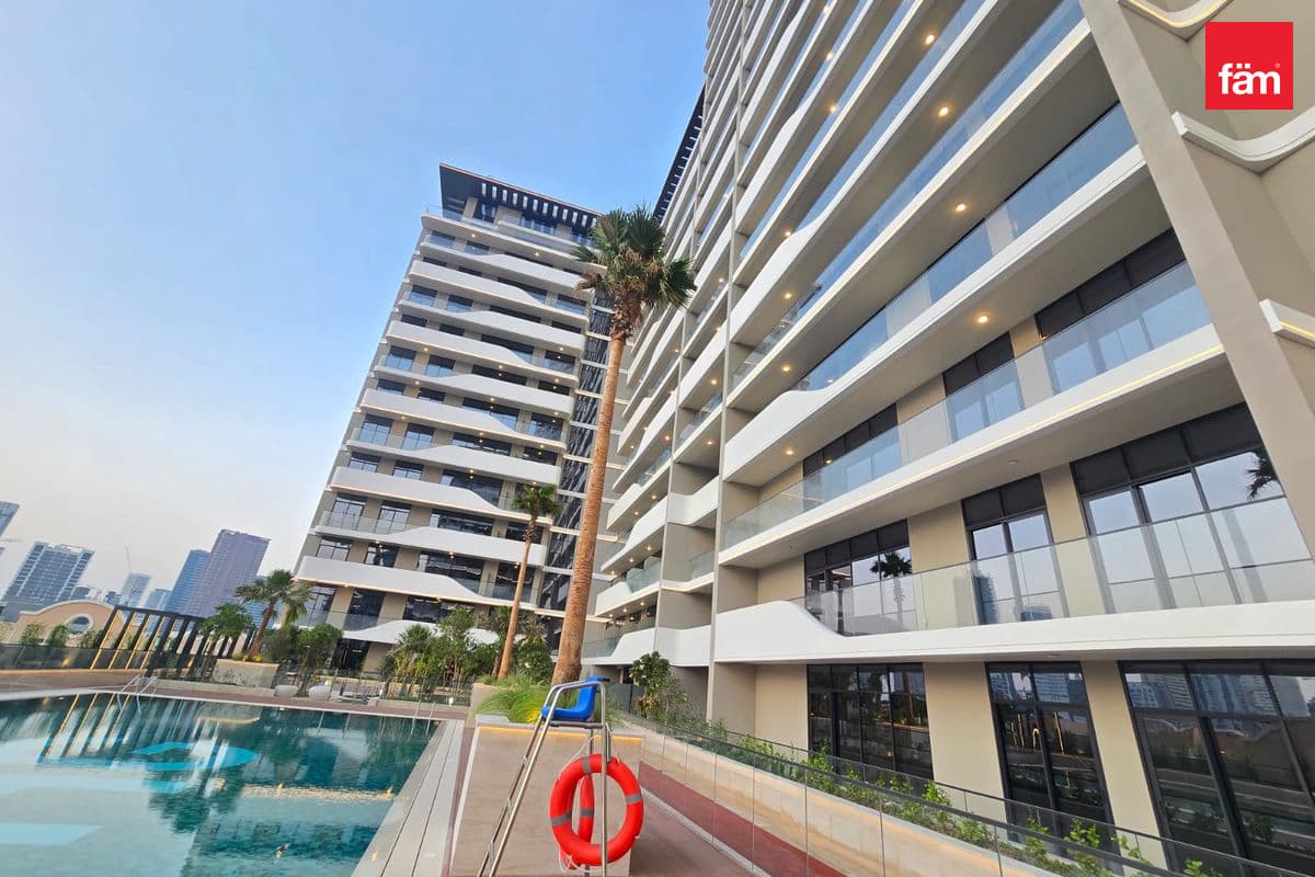 Modern Studio | Fully Fitted Kitchen |