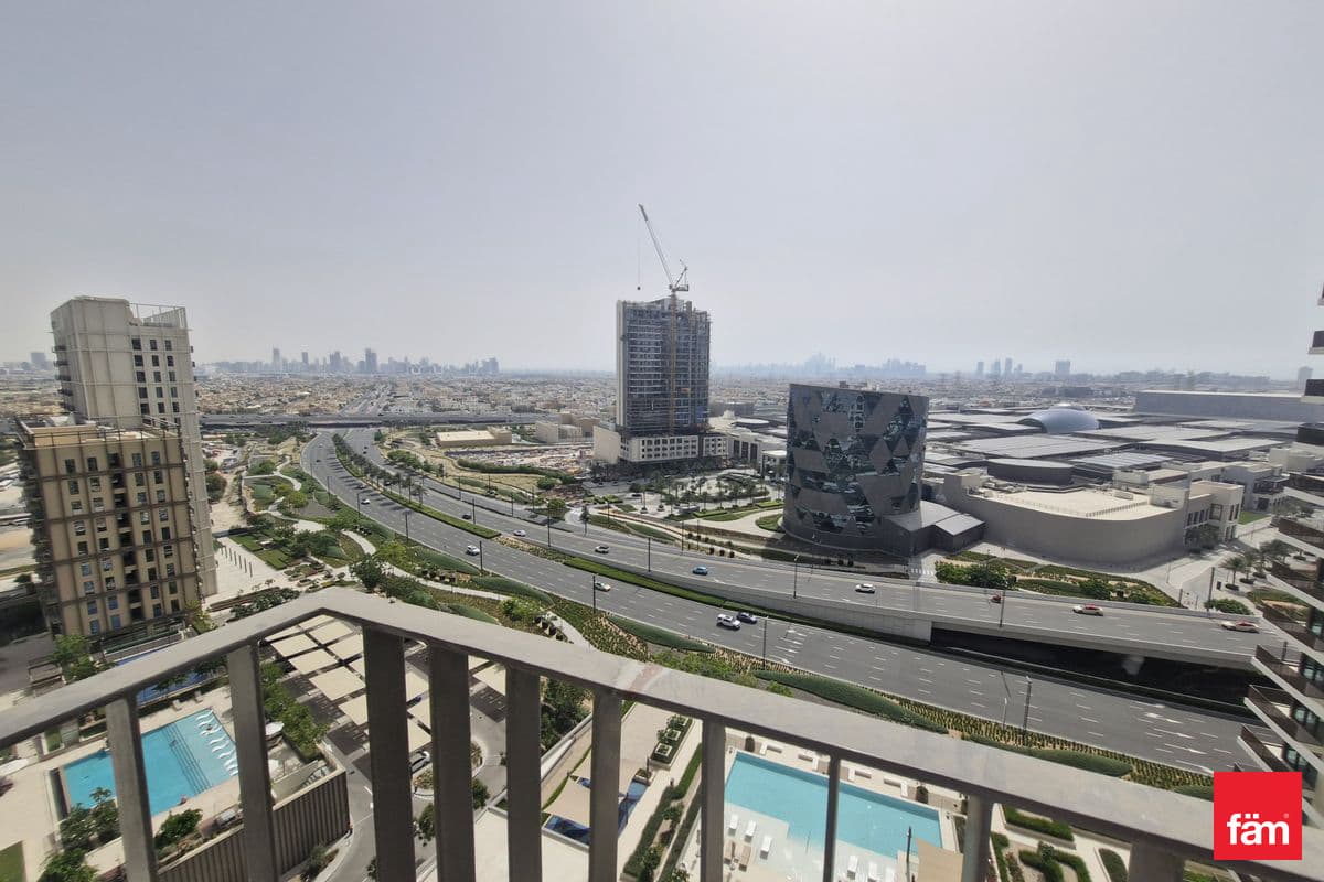 Corner Unit | Pool View | Close To Hills Mall