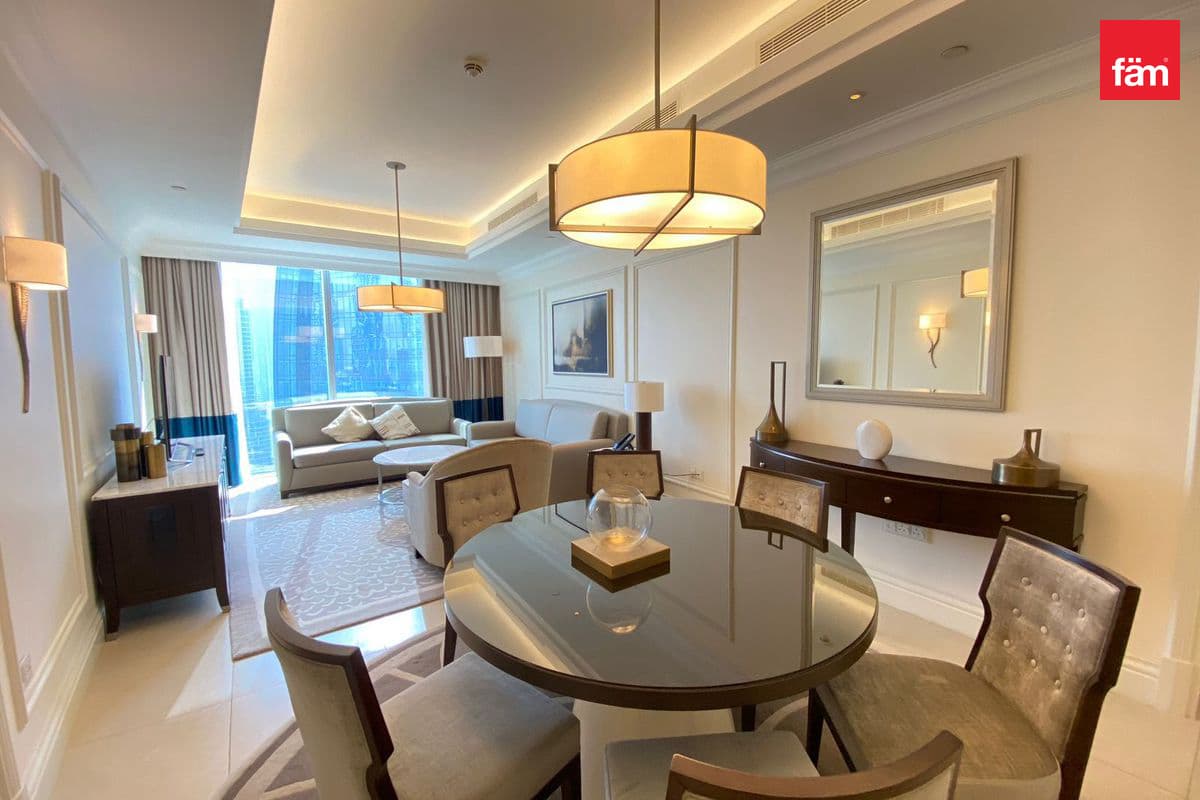 Bright | Luxury Living |High Floor|Fountain Views
